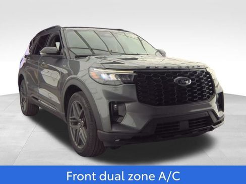 Used 2025 Ford Explorer ST-Line w/ ST-Line Street Pack image 5