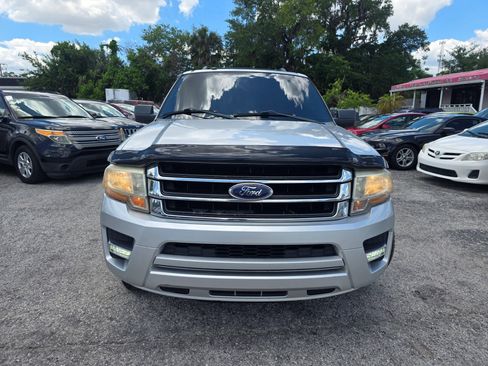 Used 2017 Ford Expedition XLT RWD image 2