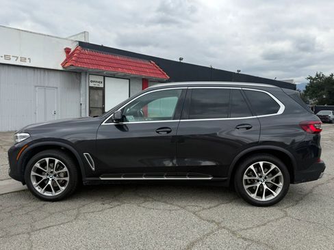 Used 2022 BMW X5 xDrive40i w/ Parking Assistance Package AWD/4WD image 4
