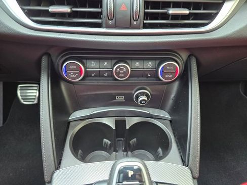 Used 2024 Alfa Romeo Stelvio Veloce AWD/4WD image 33