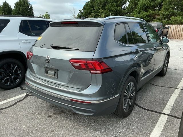 Used 2024 Volkswagen Tiguan SE FWD image 2