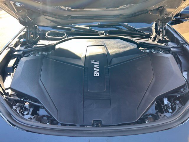 Used 2023 BMW i7 xDrive60 AWD/4WD image 9