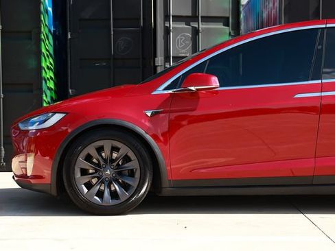 Used 2018 Tesla Model X 100D AWD/4WD image 30