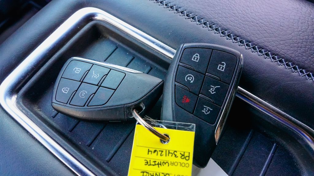 Used 2023 GMC Yukon Denali RWD image 24