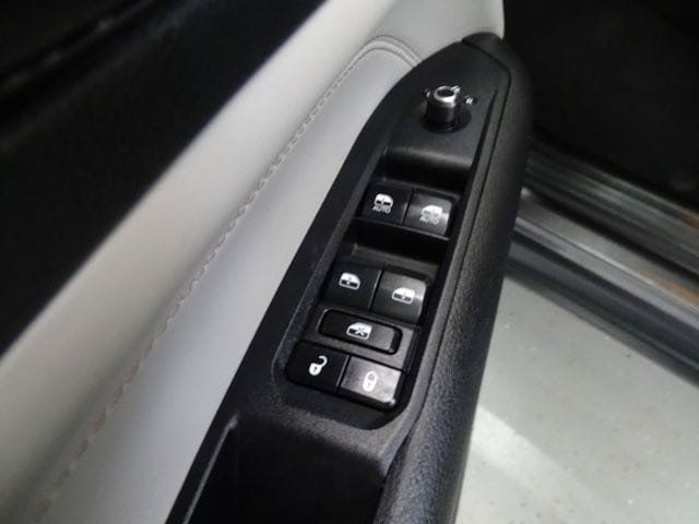 Certified 2023 Jeep Compass Limited w/ Sun and Sound Group AWD/4WD image 10