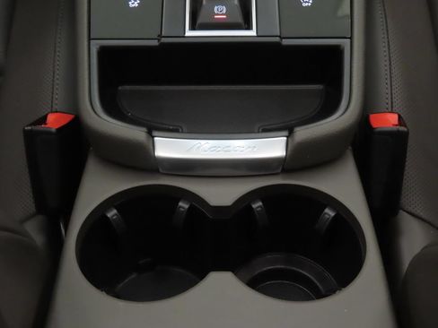 Certified 2026 Porsche Macan AWD/4WD image 29