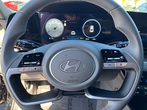 Used 2025 Hyundai Elantra SEL image 28