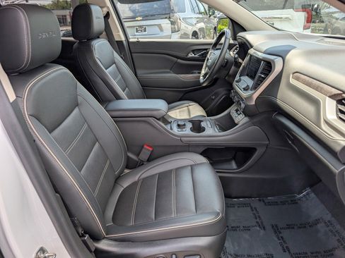 Used 2022 GMC Acadia Denali w/ Denali Ultimate Package AWD/4WD image 11