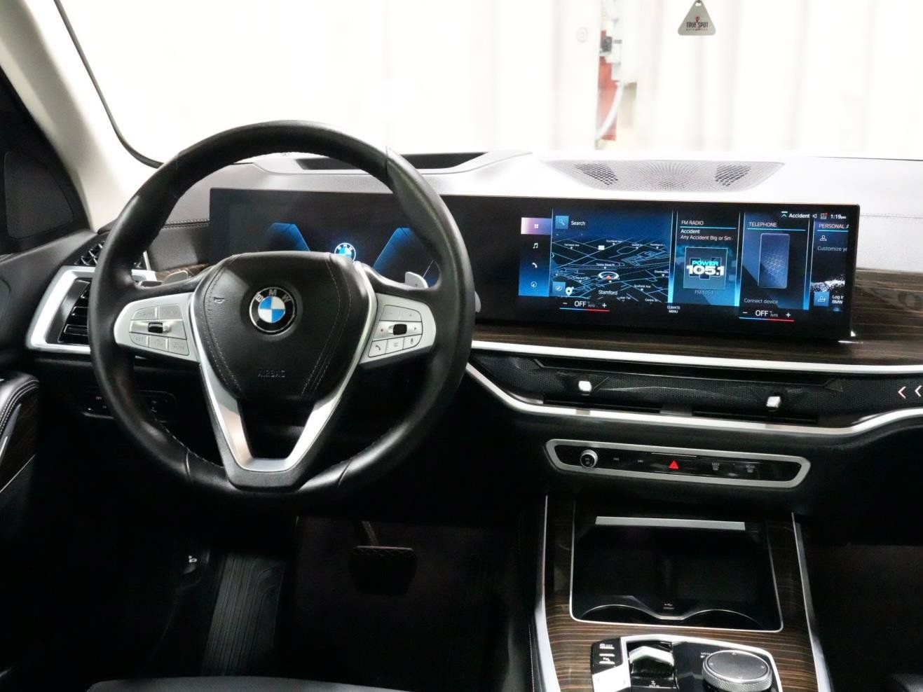 Used 2023 BMW X7 xDrive40i w/ Climate Comfort Package AWD/4WD image 3