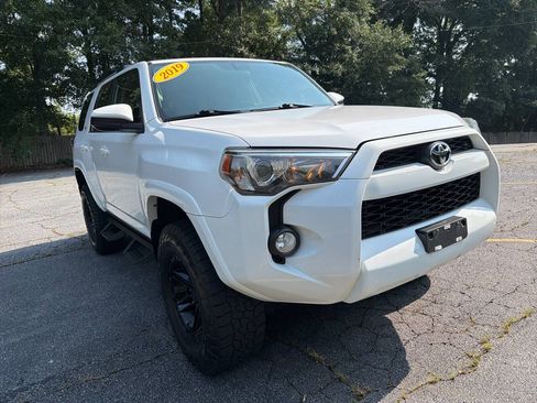 Used 2019 Toyota 4Runner SR5 RWD image 10