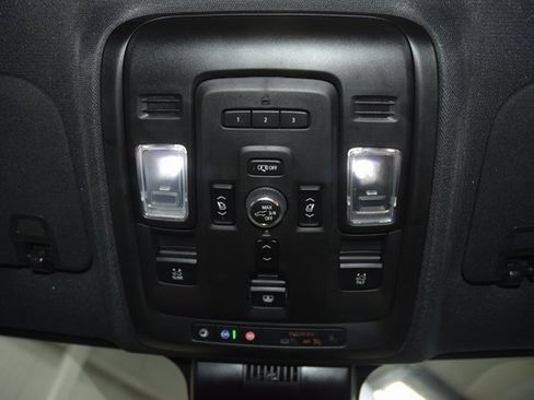 Used 2024 Chevrolet Suburban High Country image 49