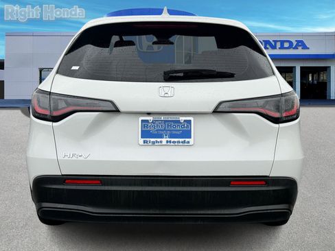 Used 2023 Honda HR-V LX image 6