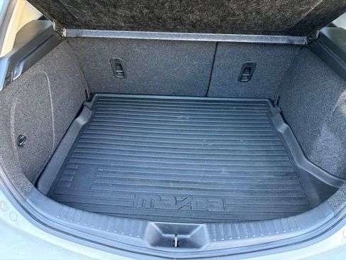 Used 2012 MAZDA MAZDA3 i Touring FWD image 18