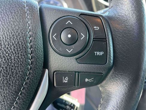 Used 2018 Toyota Corolla LE image 19