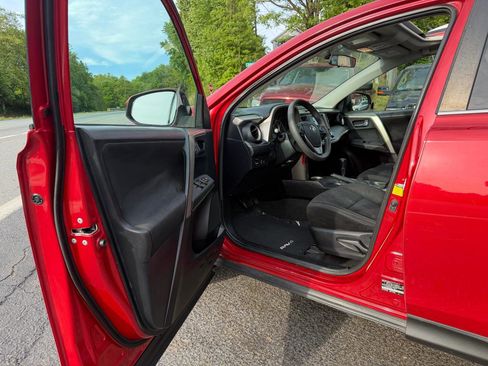 Used 2014 Toyota RAV4 XLE AWD/4WD image 10