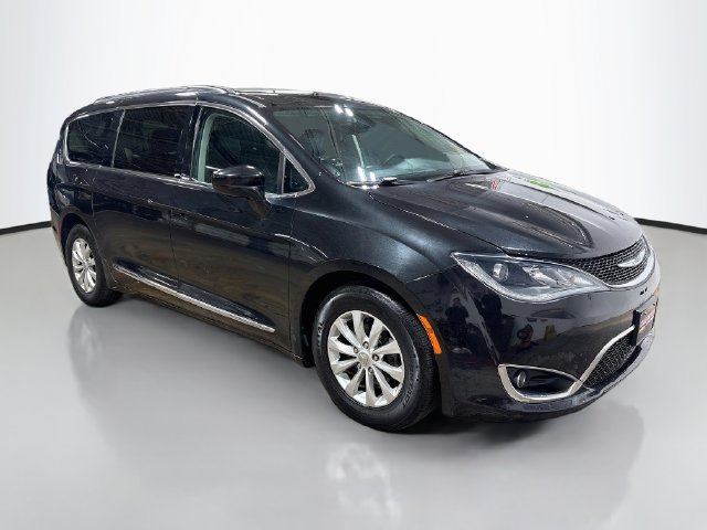 Used 2017 Chrysler Pacifica Touring-L FWD image 5