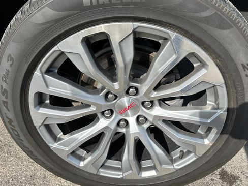 Used 2021 GMC Yukon Denali w/ Denali Premium Package image 14