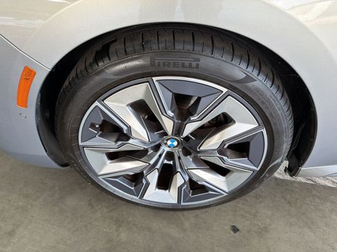 Used 2023 BMW i7 xDrive60 w/ Executive Package 2 AWD/4WD image 9