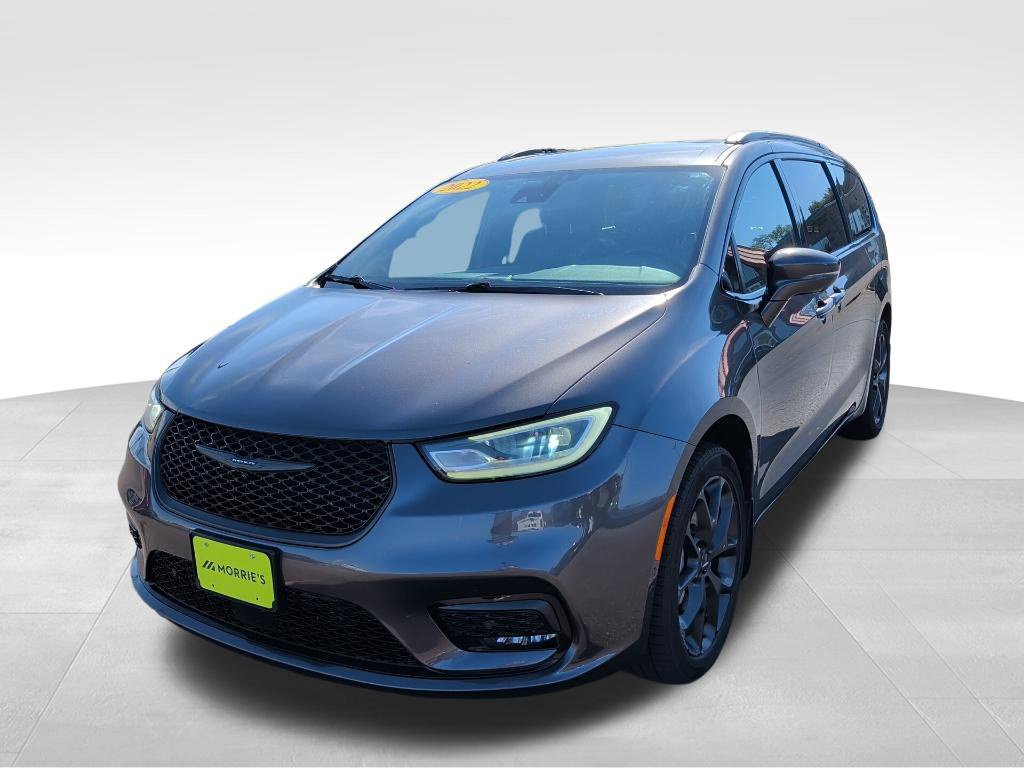 Used 2022 Chrysler Pacifica Touring-L w/ Uconnect Theater Family Group AWD/4WD image 2