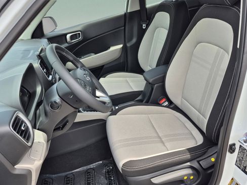 New 2026 Hyundai Venue SEL FWD image 18
