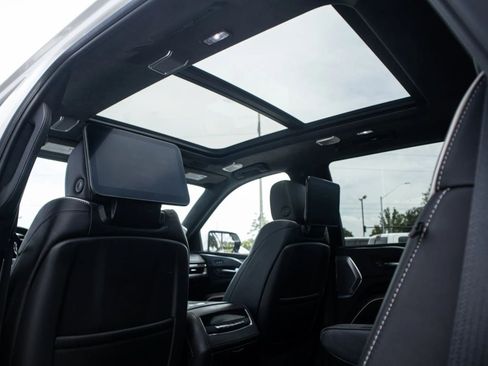 Used 2023 Cadillac Escalade Sport Platinum RWD image 33