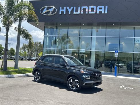New 2025 Hyundai Venue SEL image 1