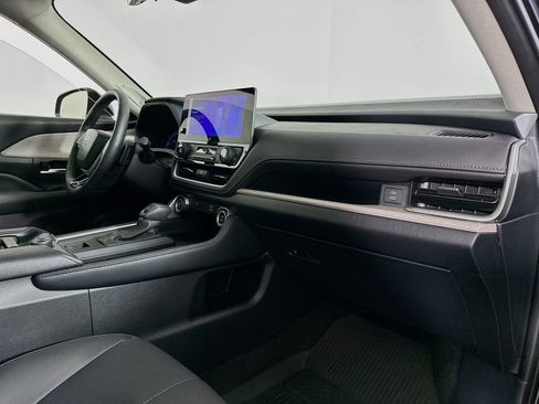 Certified 2024 Toyota Grand Highlander Platinum image 32