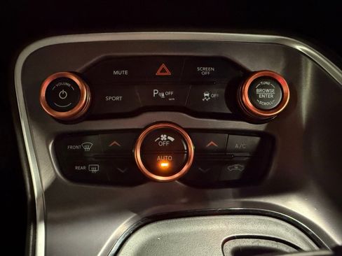 Used 2019 Dodge Challenger R/T image 25