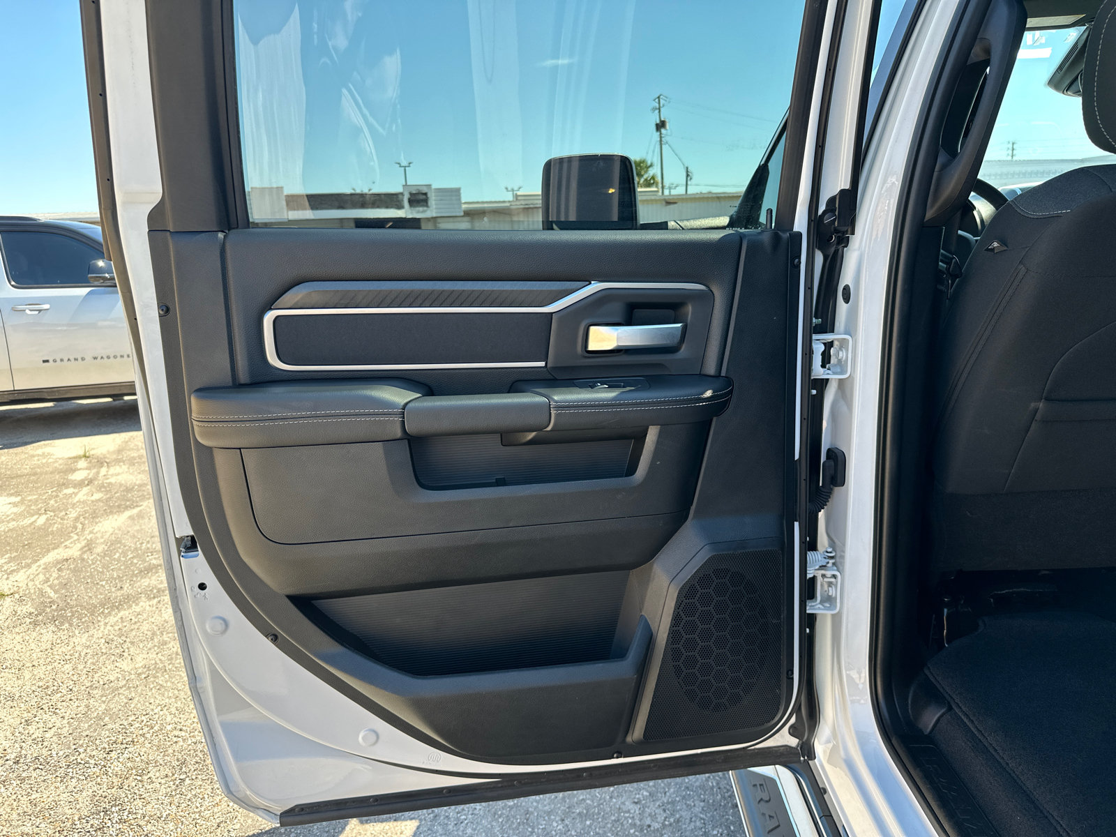 Used 2025 RAM 2500 Big Horn AWD/4WD image 12