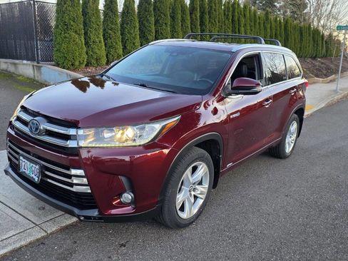 Used 2017 Toyota Highlander Limited Platinum image 1