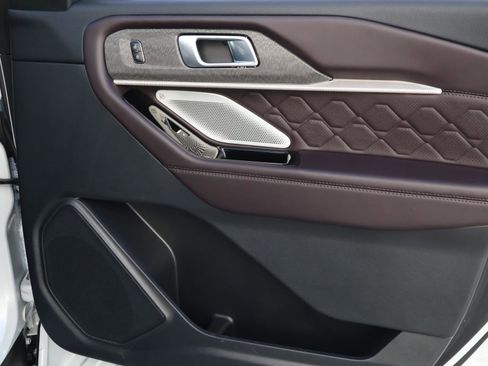 Used 2025 Ford Explorer Platinum w/ LUX Leather Package image 18