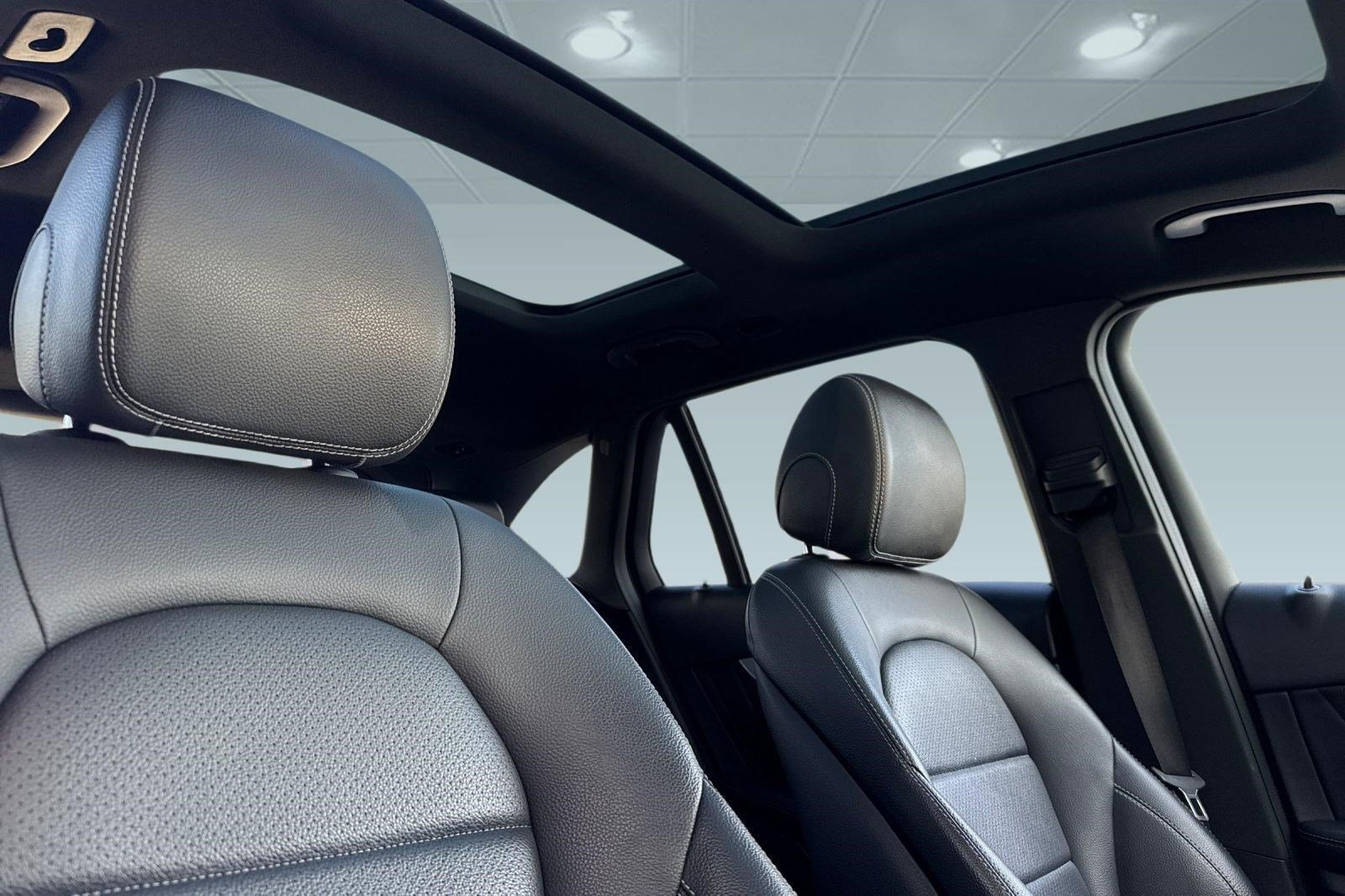 Used 2022 Mercedes-Benz GLC 300 image 23