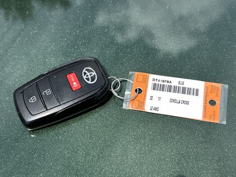 Certified 2022 Toyota Corolla Cross LE AWD/4WD image 36