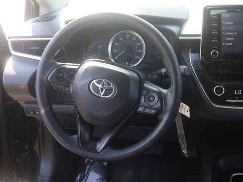 Used 2020 Toyota Corolla LE FWD image 6