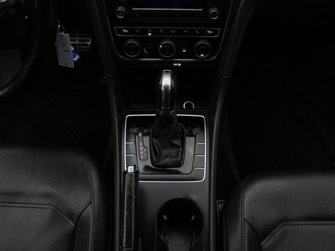 Used 2018 Volkswagen Passat 2.0T R-Line image 22