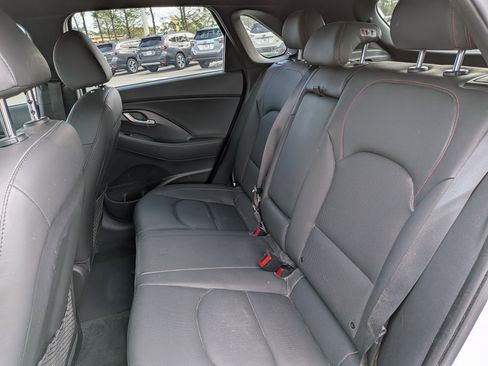 Used 2018 Hyundai Elantra GT Sport image 13