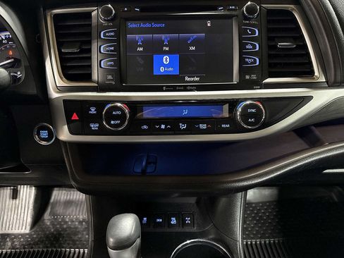 Used 2019 Toyota Highlander Limited AWD/4WD image 23