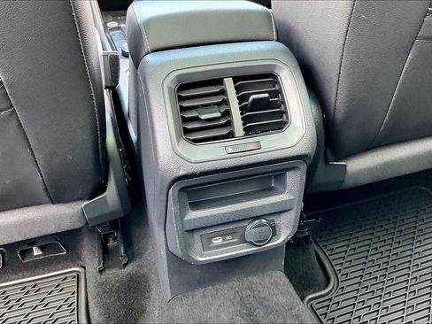 Used 2023 Volkswagen Tiguan SE AWD/4WD image 10