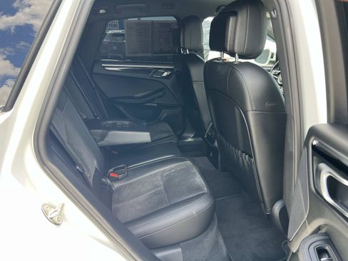 Used 2021 Porsche Macan AWD/4WD image 31