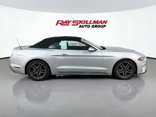Used 2018 Ford Mustang Premium RWD image 8