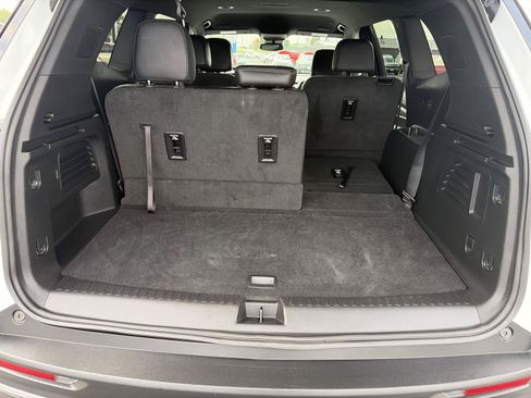 Used 2025 Buick Enclave Preferred FWD image 7