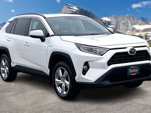 Used 2021 Toyota RAV4 XLE Premium image 12