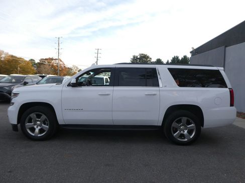 Used 2018 Chevrolet Suburban LT image 9