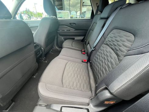 Used 2025 Nissan Pathfinder SV FWD image 28