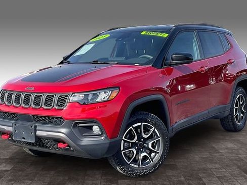 Used 2025 Jeep Compass Trailhawk AWD/4WD image 1