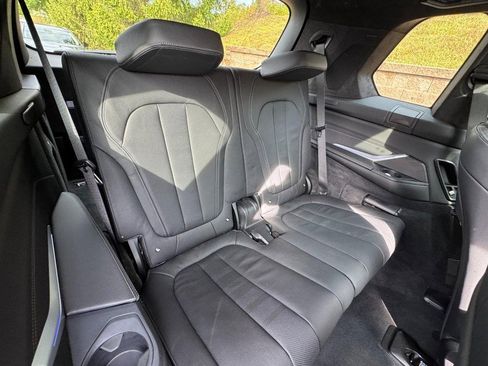 Used 2021 BMW X7 M50i w/ Dynamic Handling Package image 12