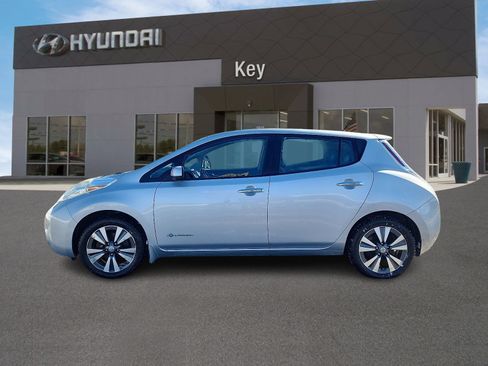 Used 2015 Nissan Leaf SL w/ Premium Package image 6