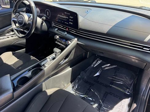 Used 2023 Hyundai Elantra SEL w/ Convenience Package FWD image 6
