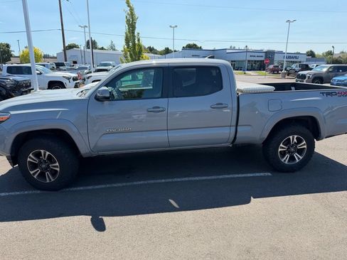 Used 2018 Toyota Tacoma TRD Sport w/ Technology Package AWD/4WD image 3