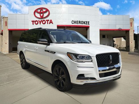 Used 2023 Lincoln Navigator L Black Label AWD/4WD image 3